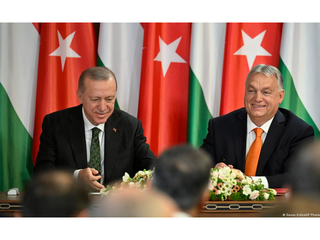Presiden Erdogan (kiri) dan PM Hungaria Viktor Orban