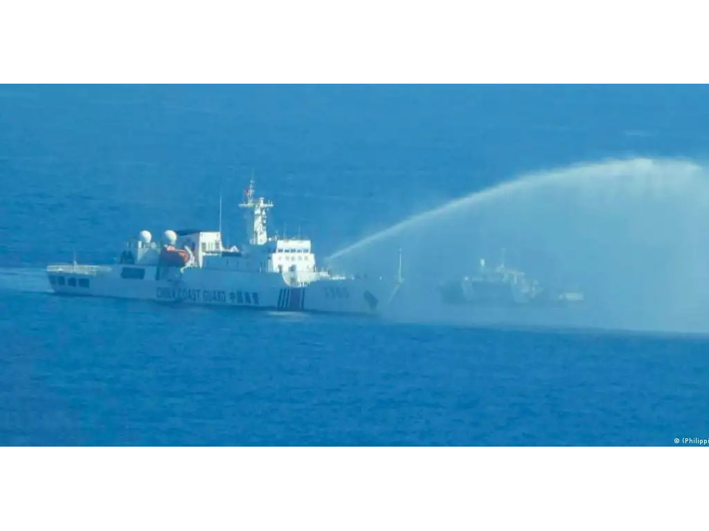 pasukan penjaga pantai chiina pakai meriam air