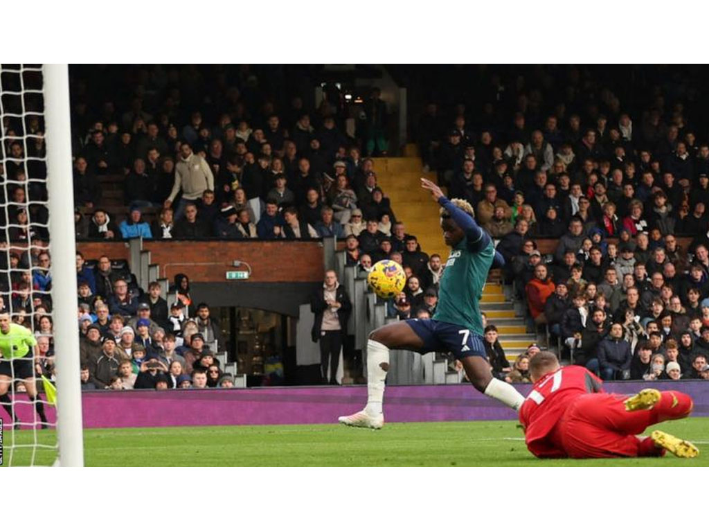 gol arsenal e gawang fulham