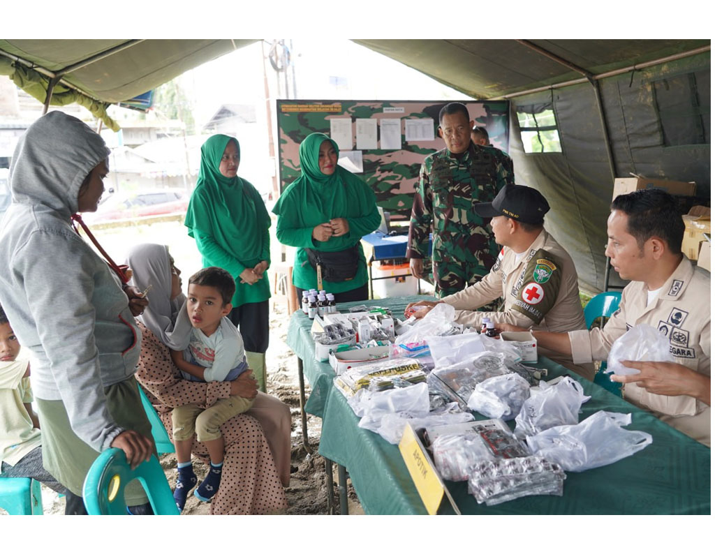 danrem lw makan bersama anak pengungsi3