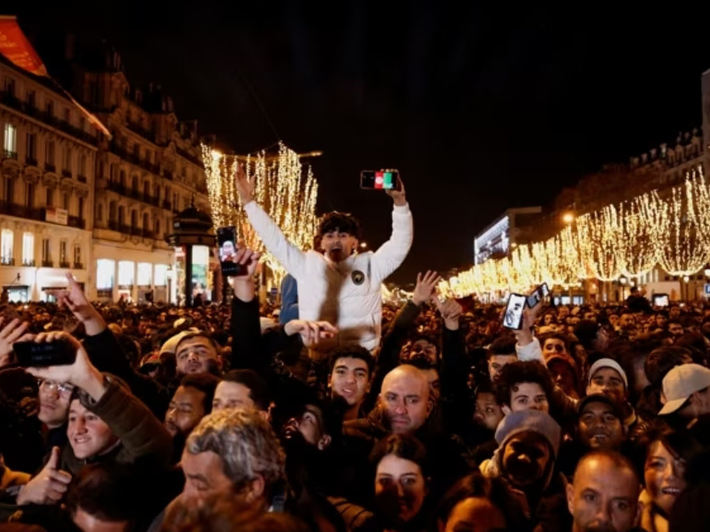 malam tahun baru di paris