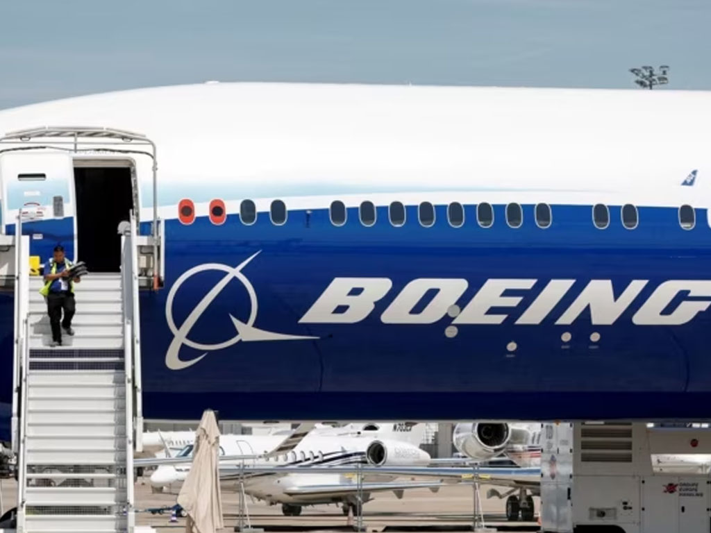 Logo Boeing terlihat pada pesawat 777-9