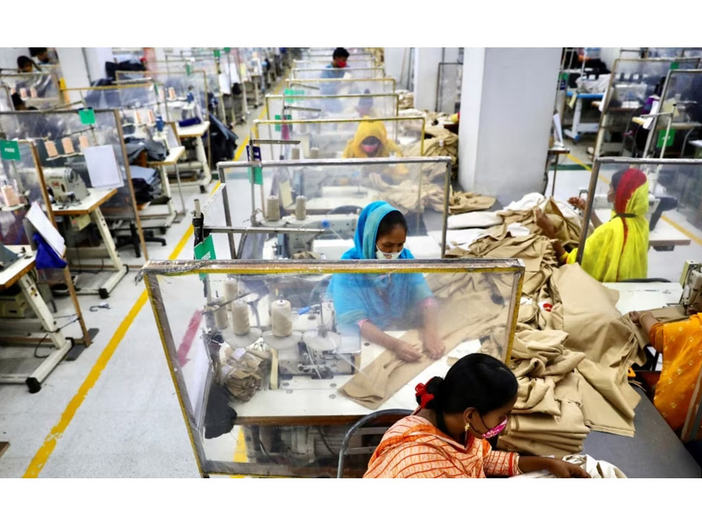 pekerja di pabrik garmen di Dhaka