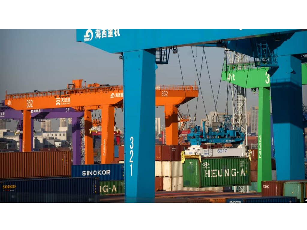 Pelabuhan kontainer otomatis di Tianjin China
