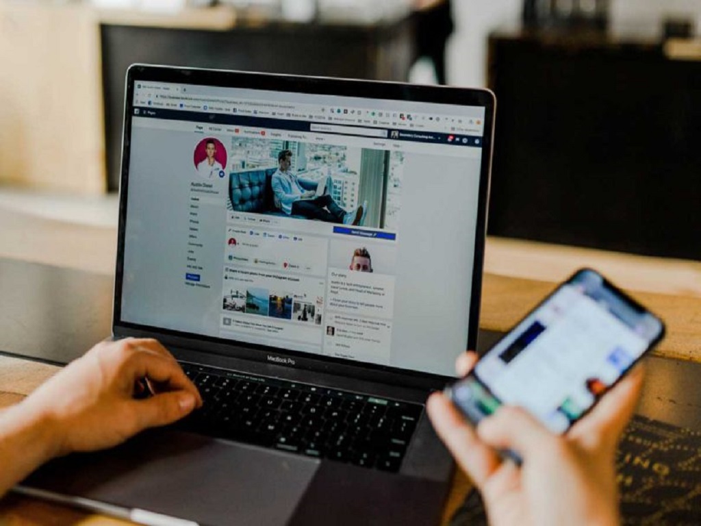 Perbedaan Website dan Media Sosial