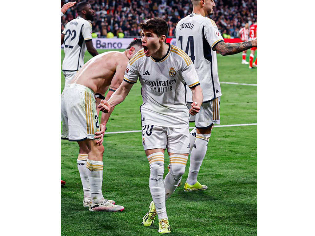 pemain madrid rayakan kemenangan