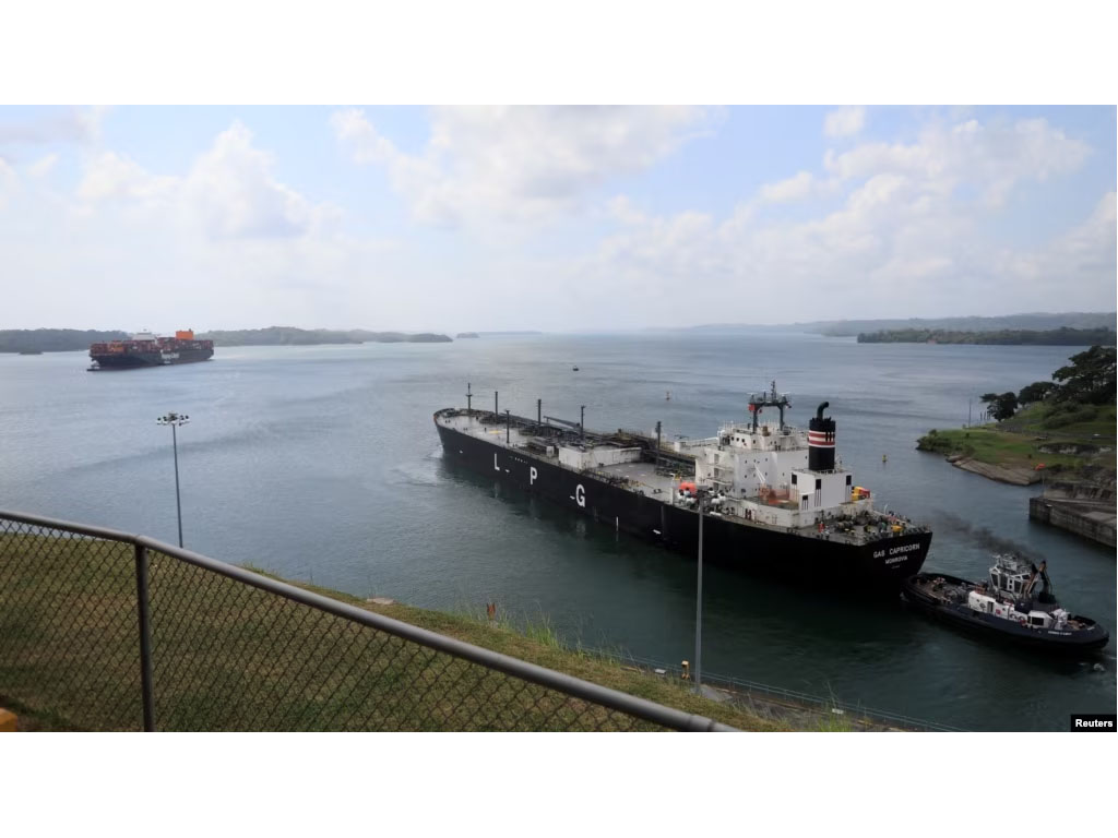 kapal di terusan panama