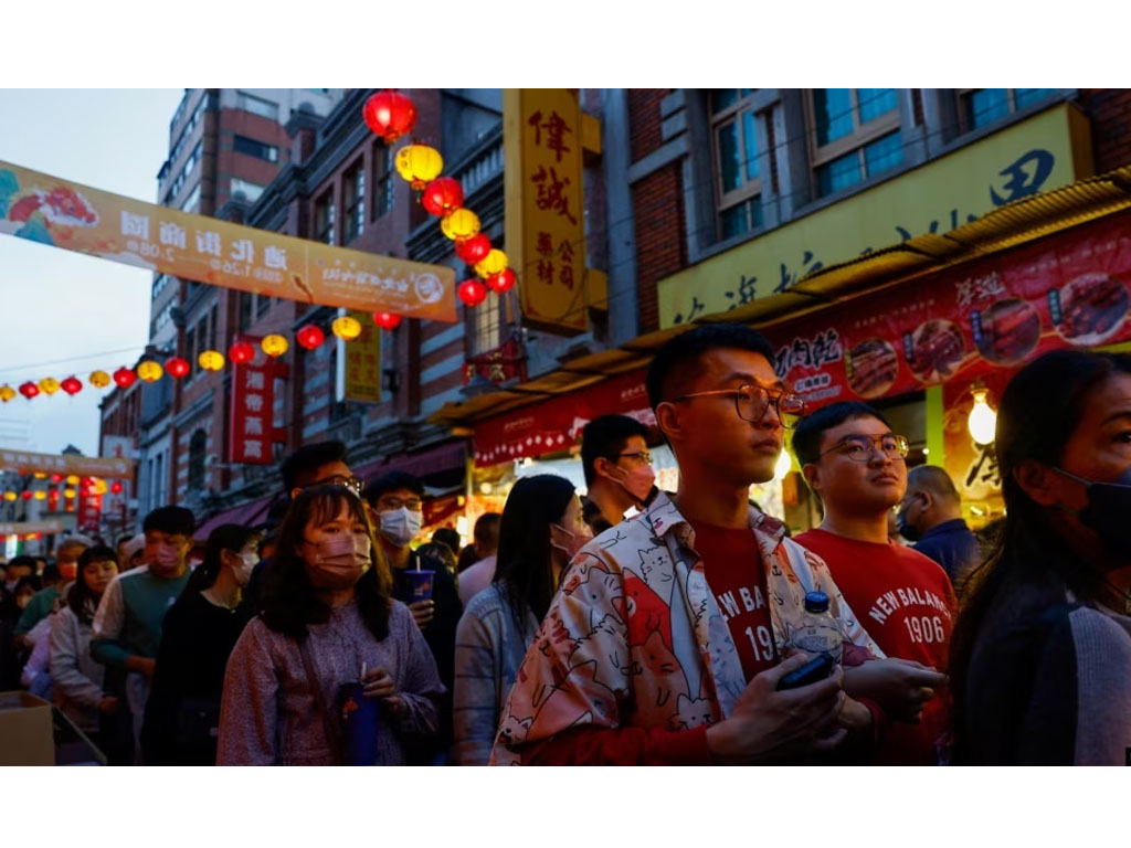warga belanja imlek di taipei