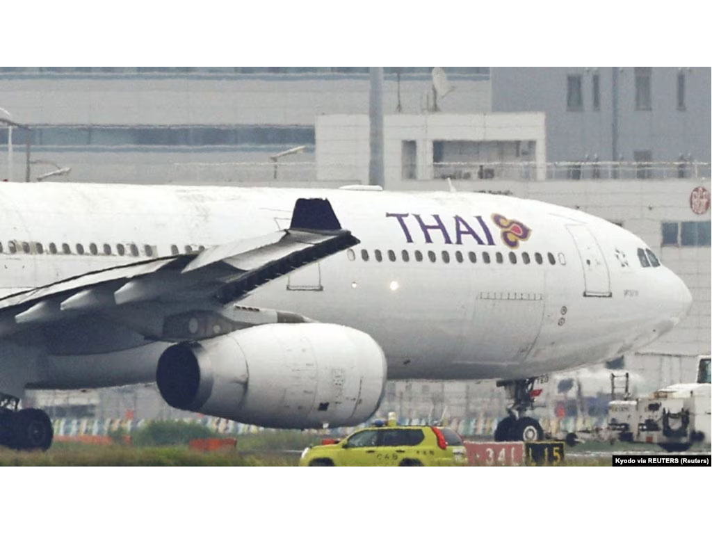 pesawat thai di haneda
