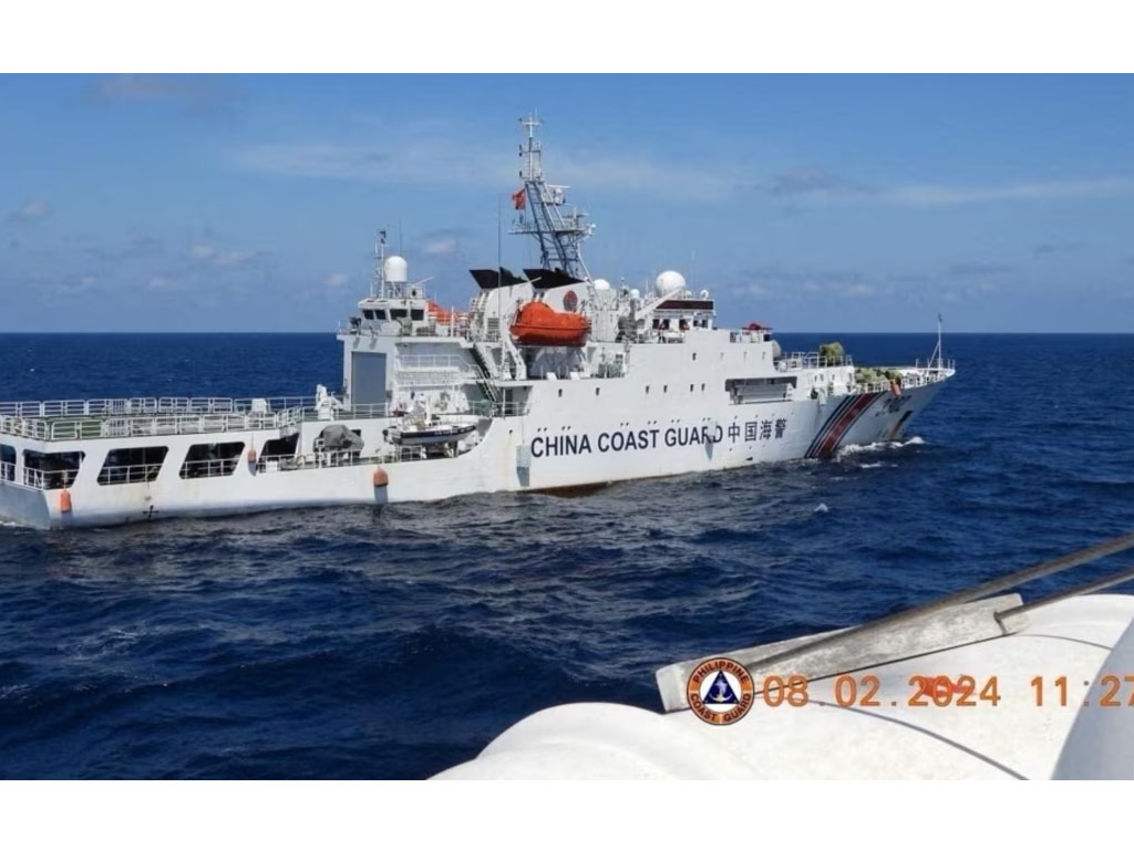 manuver kapal penjaga pantai china