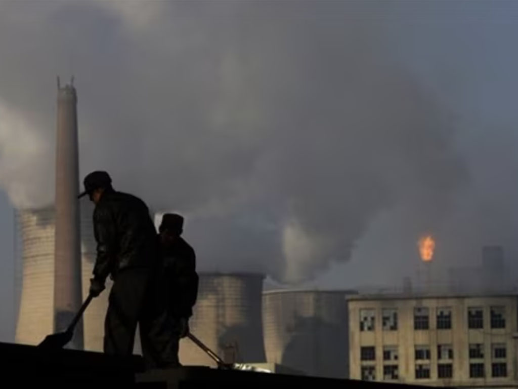 Menara pendingin pembangkit listrik di China