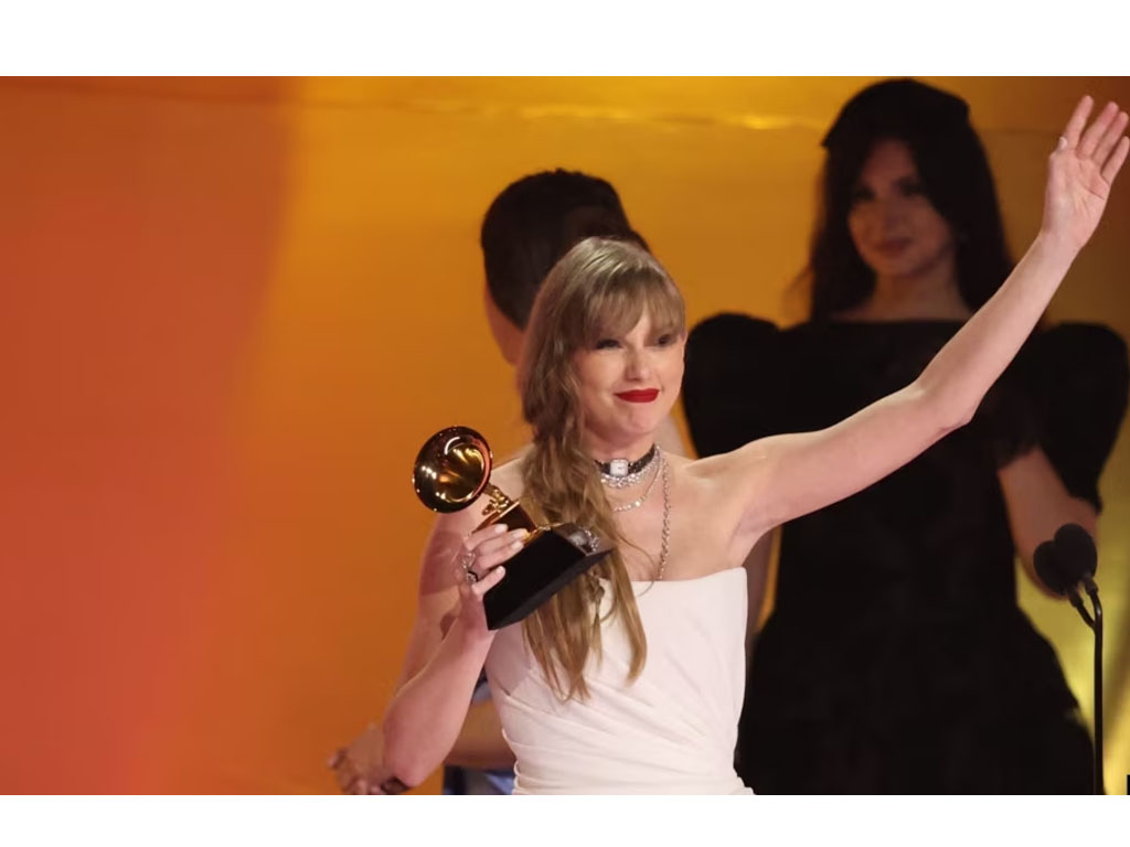 Taylor Swift terima penghargaan Album of the Year