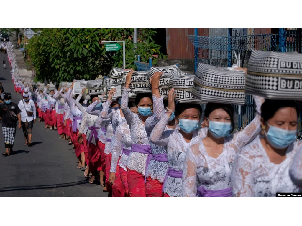 persembahan dalam perayaan Hari Raya Galungan