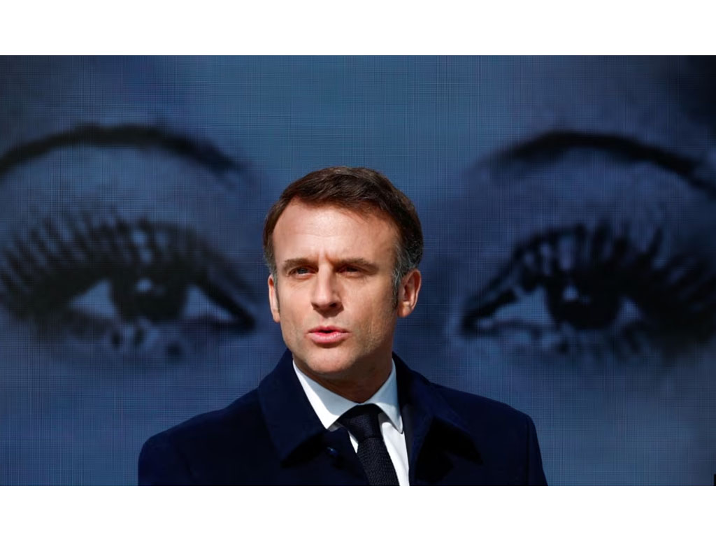 Macron bicaa soal hak aborsi