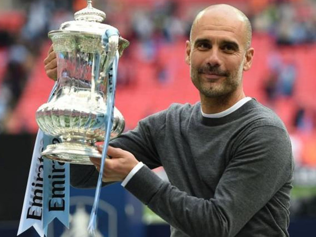 guardiola dan tropi FA Cup