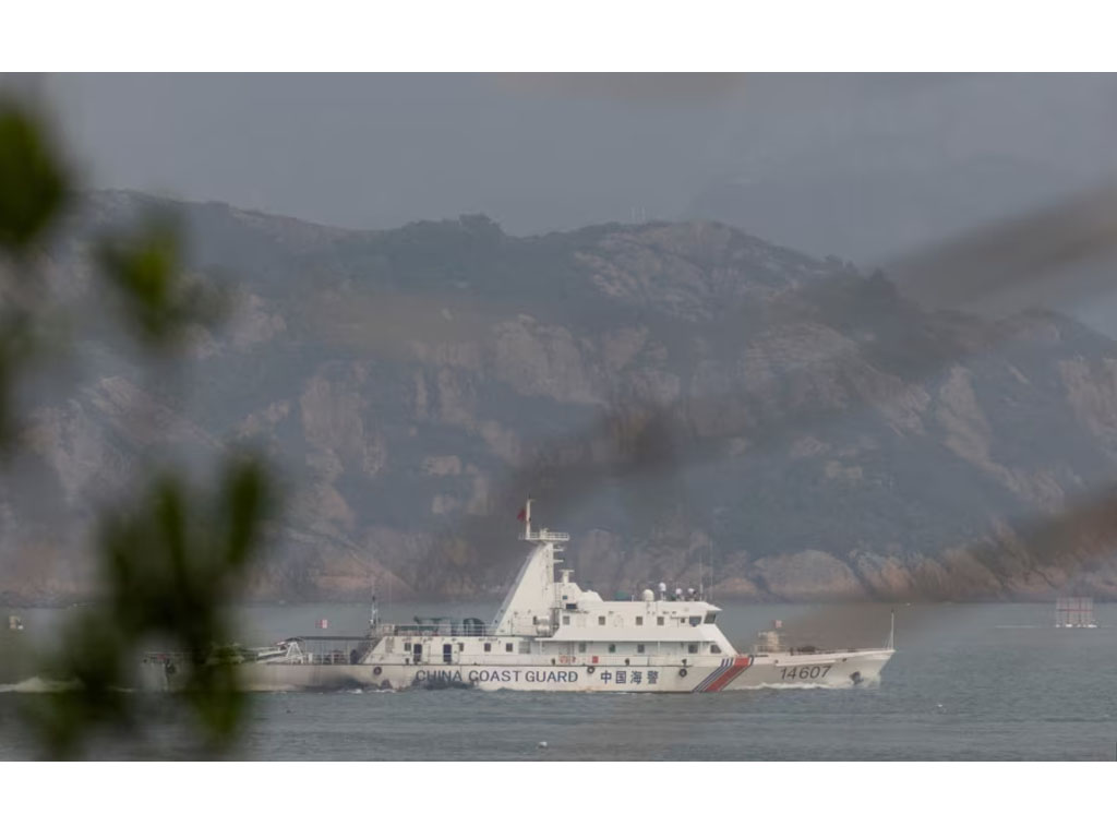 Sebuah kapal Garda Pantai China