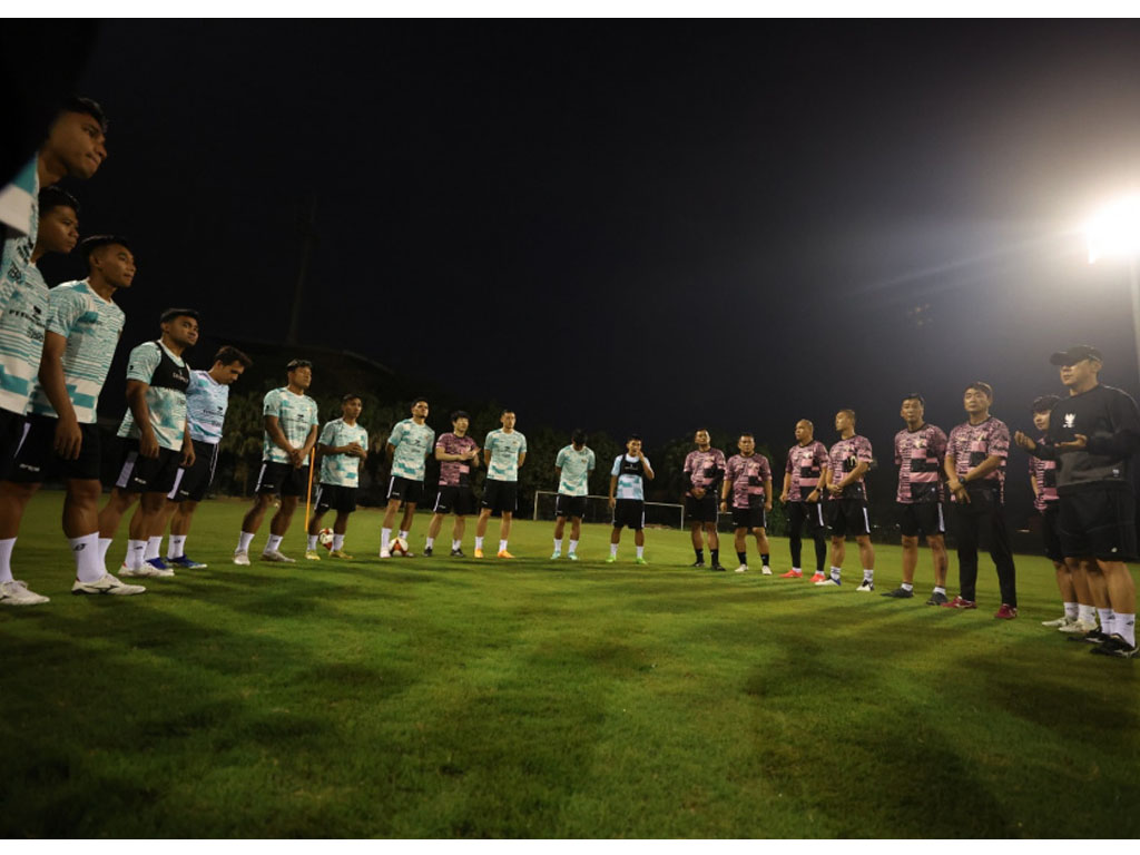 timnas indonesia latihan di Hanoi