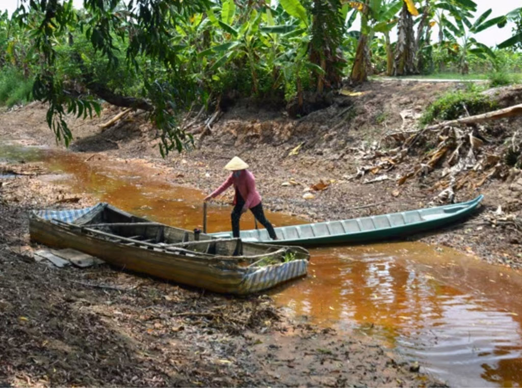 kanal hampir kering di vietnam