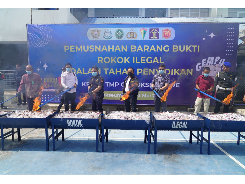 bea cukai bakar rokok 4