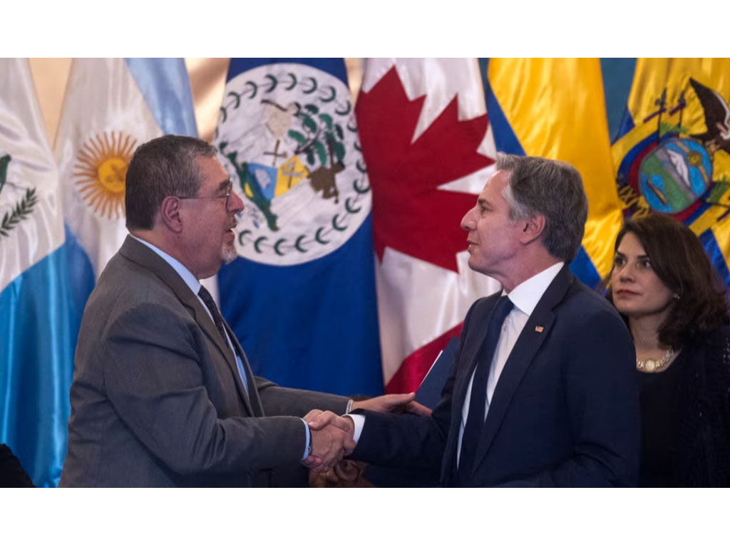 Presiden Guatemala Arevalo jabat tangan Blinken