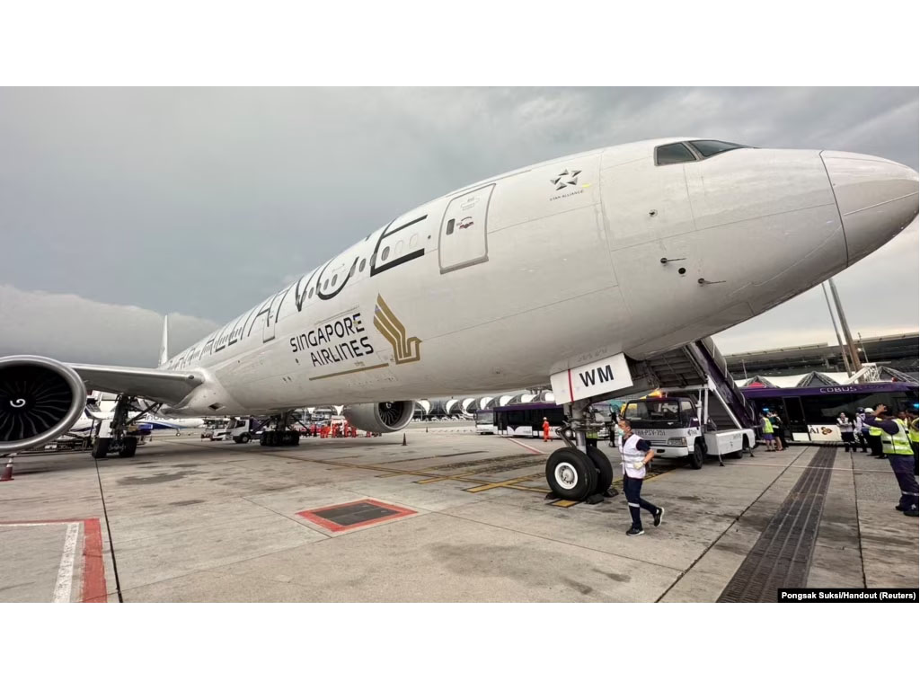 pesawat SIA mendarat darurat di Bankok