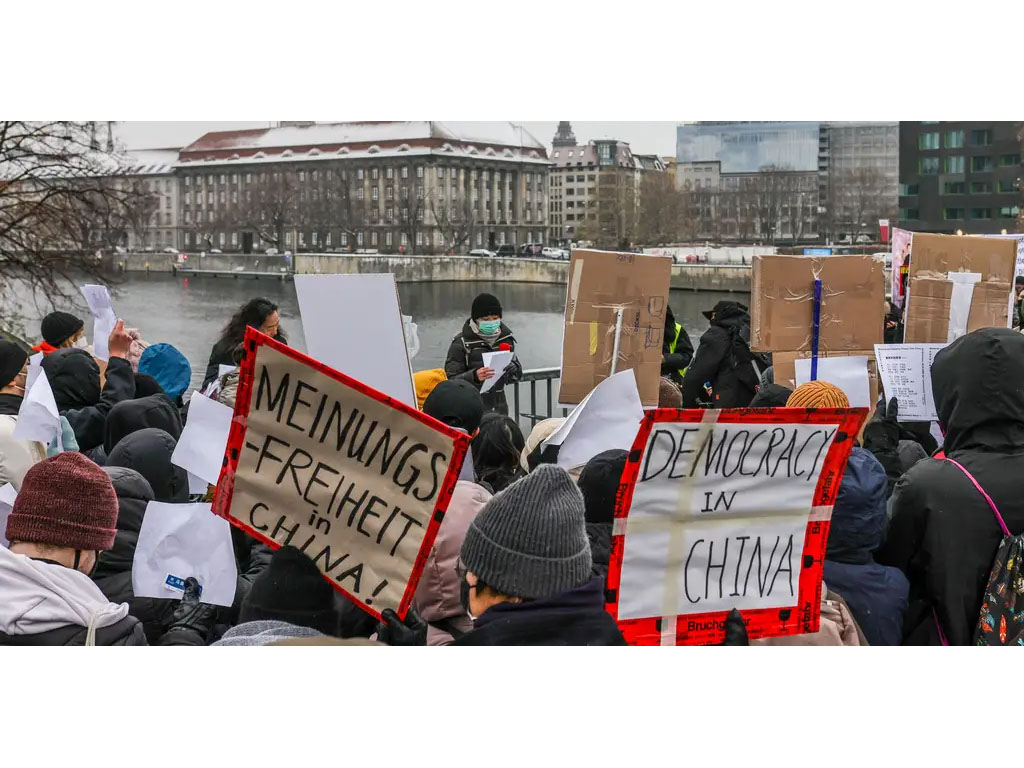 unjuk rasa prodemokrasi china di Berlin
