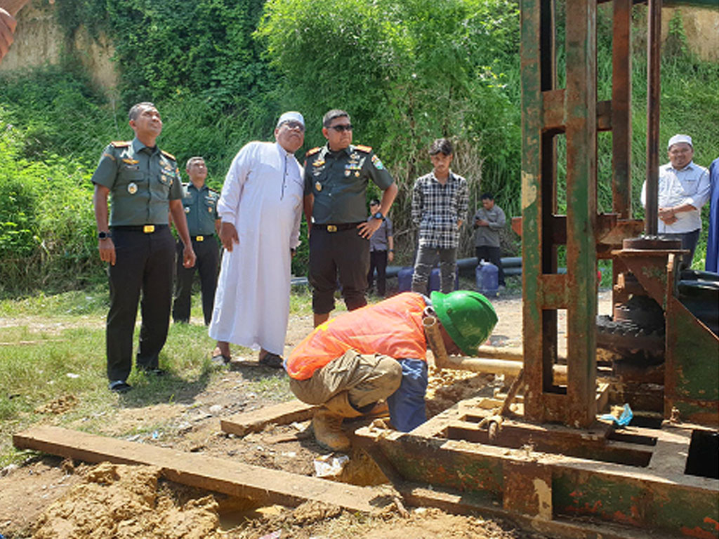 Danrem Lw tinjau sumur bor2