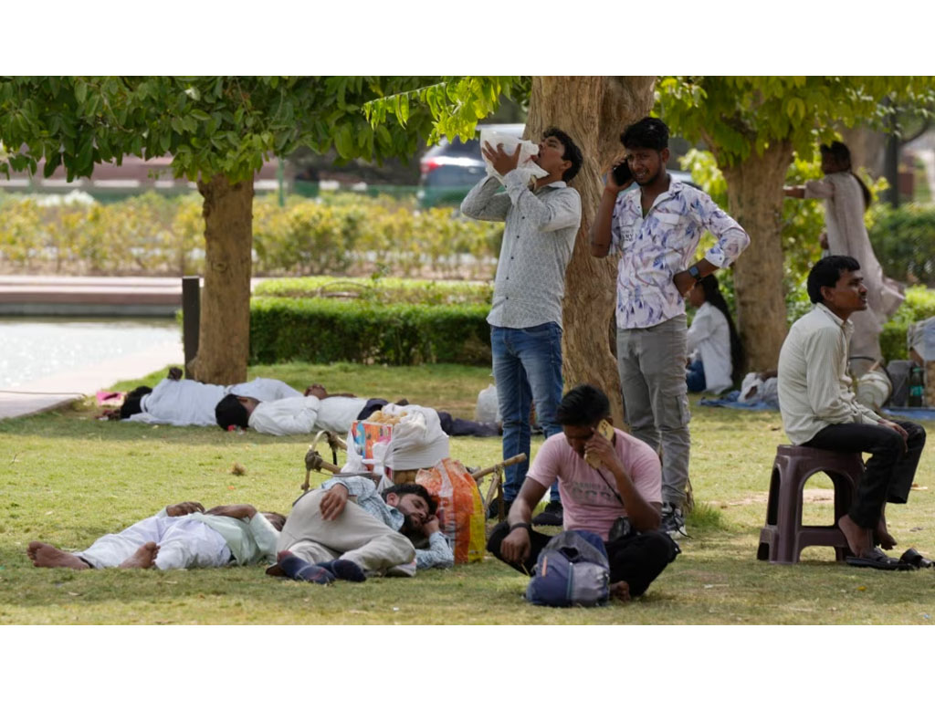 warga berteduh di New Delhi
