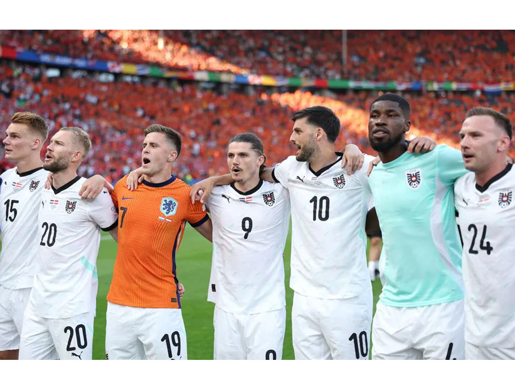 pemain austria rayakan kemenangan