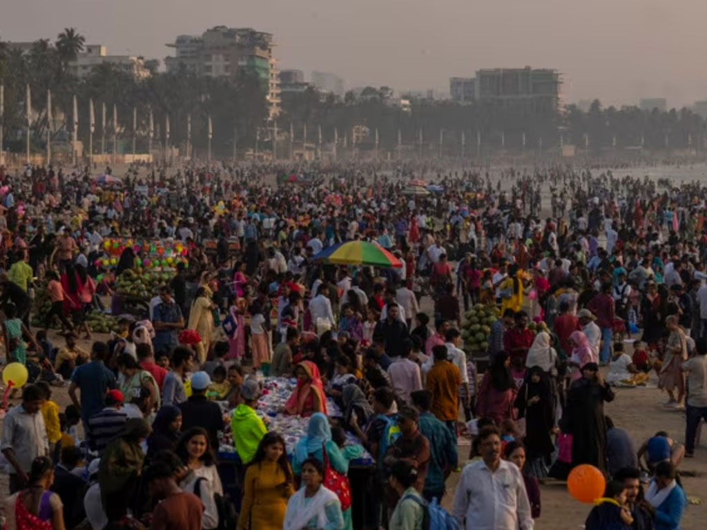 lautan manusia di mumbai