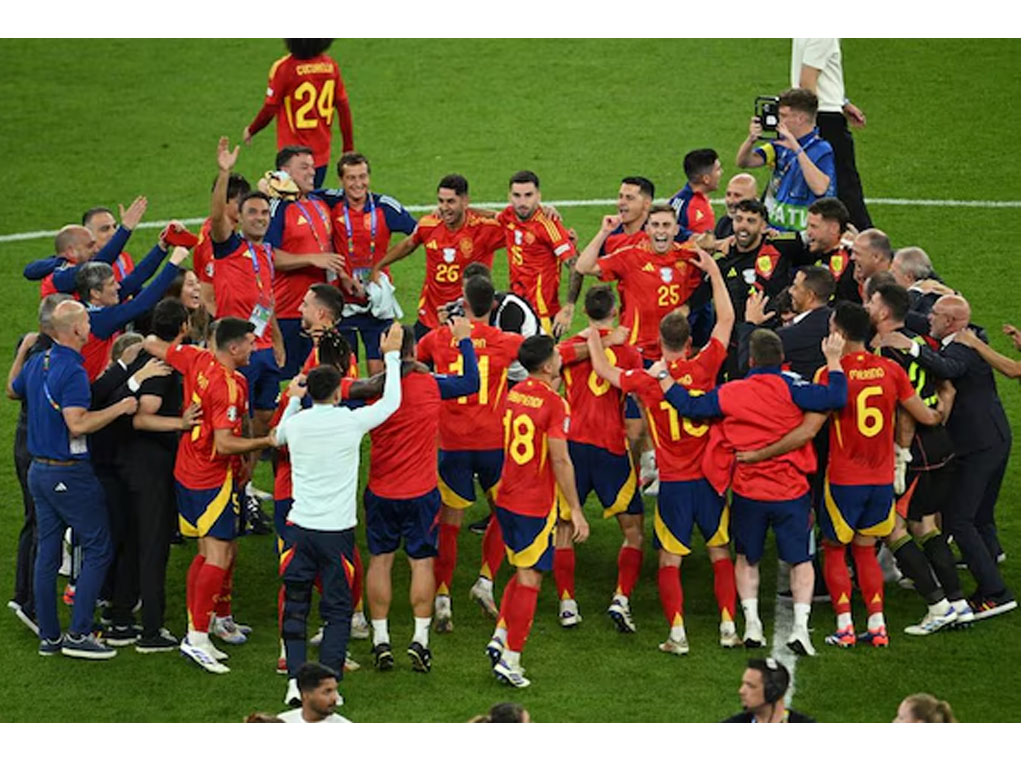 pemain spanyol rayakan kemenangan Euro 2024