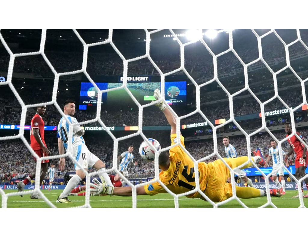 messi cetak gol