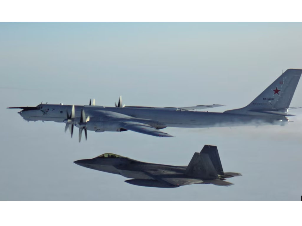 Pesawat pengintai milik Rusia Tu-142
