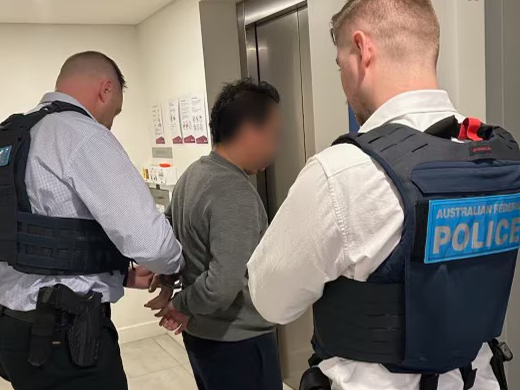 pria ditangkap; di sydney