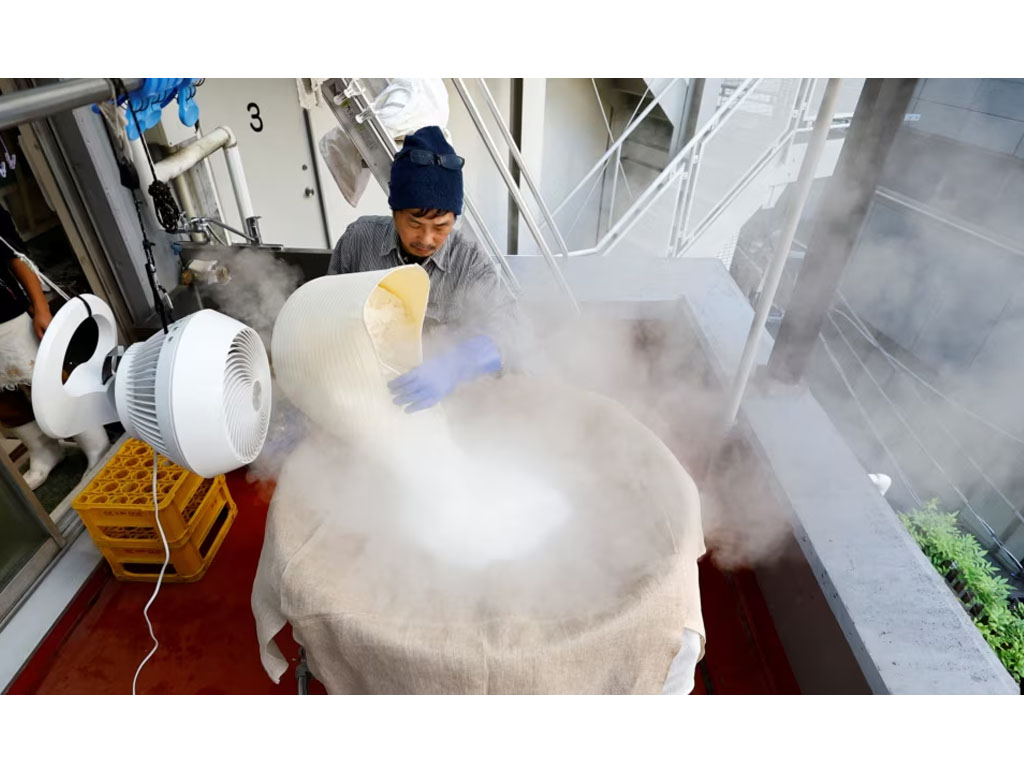 Yoshimi Terasawa kepala produsen sake