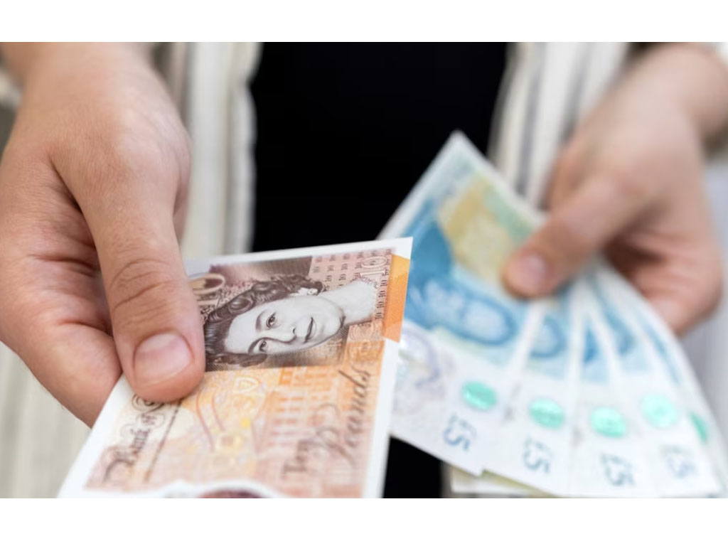 Lembaran uang kertas pound sterling