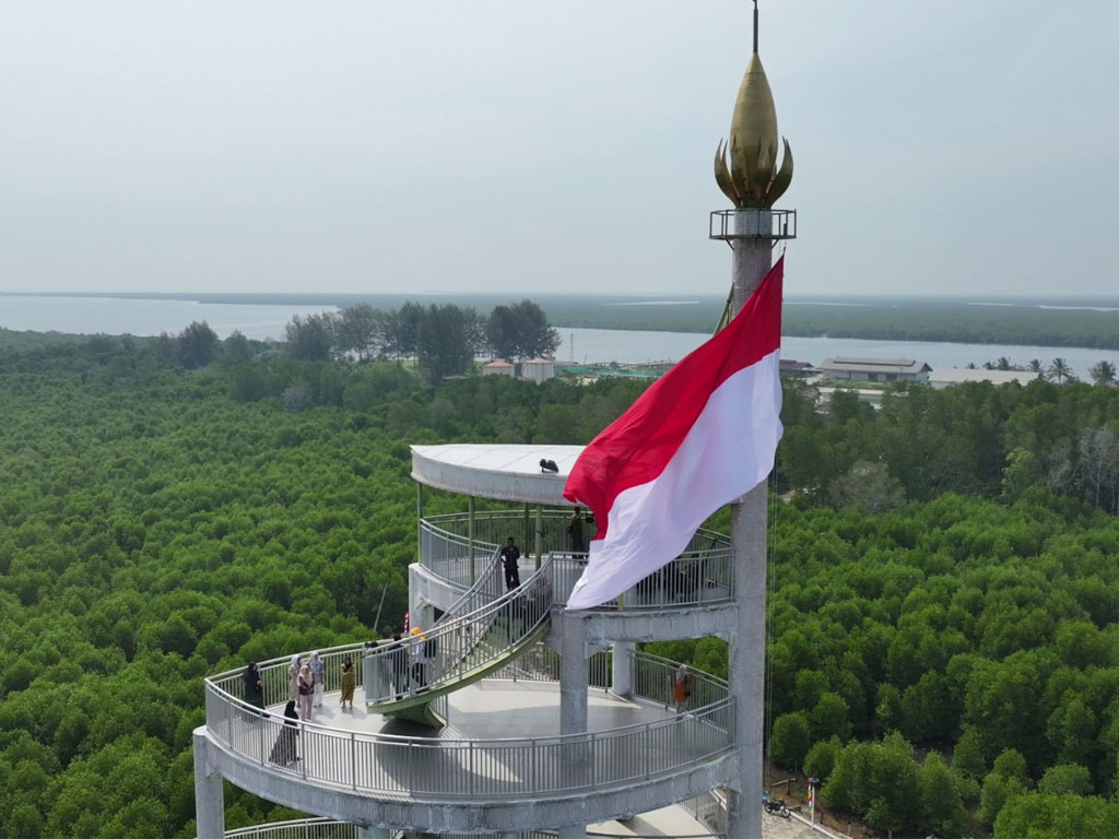 merah putih di tugu langsa1