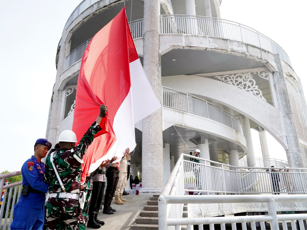merah putih di tugu langsa2