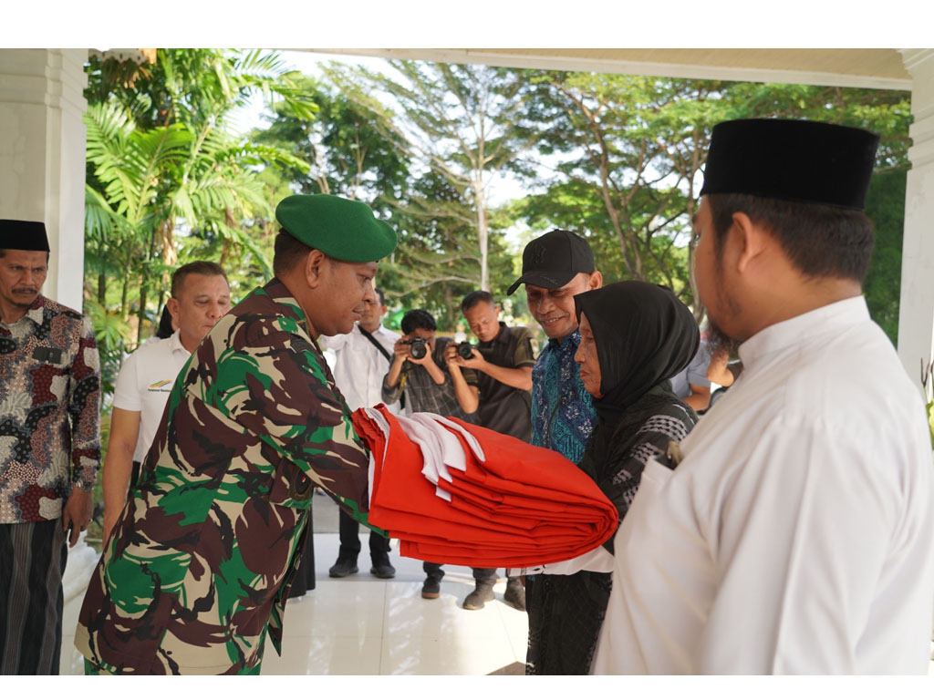 merah putih di tugu langsa3