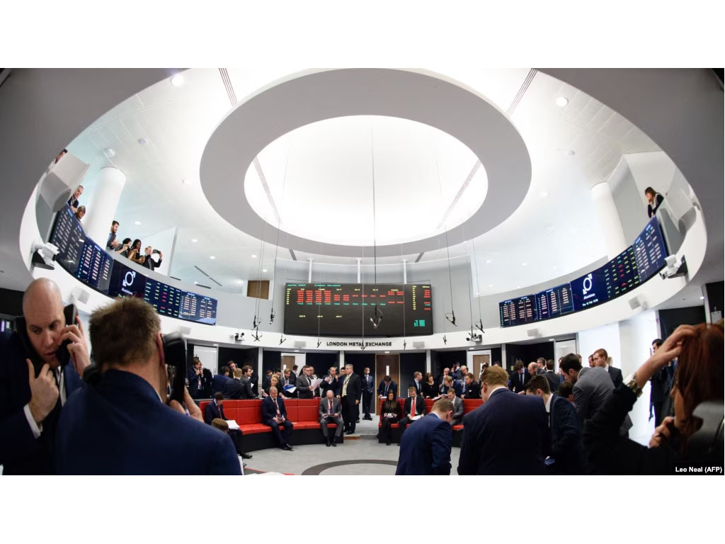 perdagangan terbuka di London