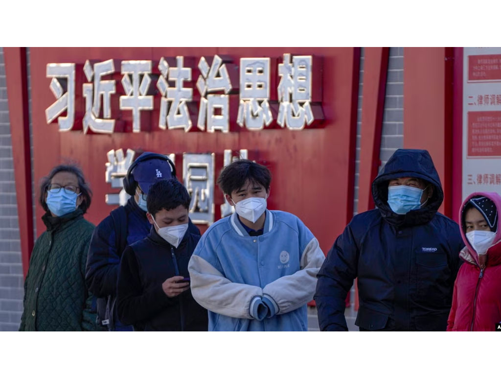 warga Beijing antre tes covid