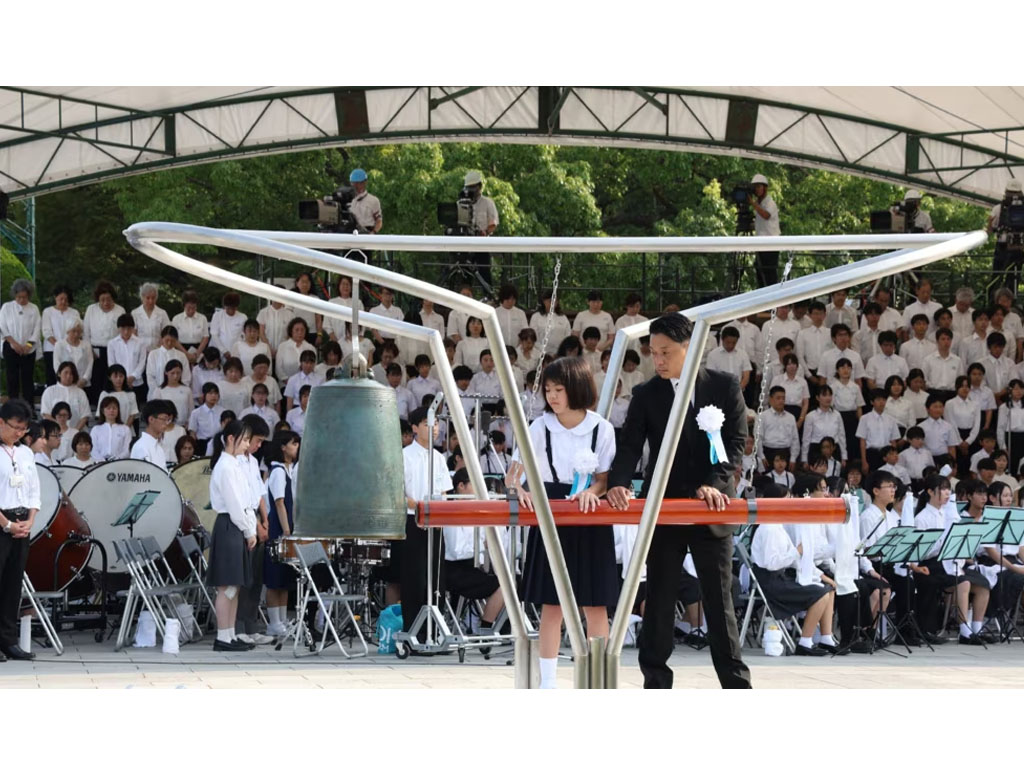 lonceng perdamaian di hiroshima
