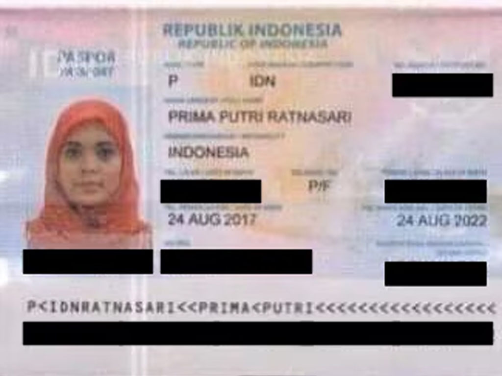 Putry atau Prima Putri Ratnasari adalah pemegang paspor Indonesia