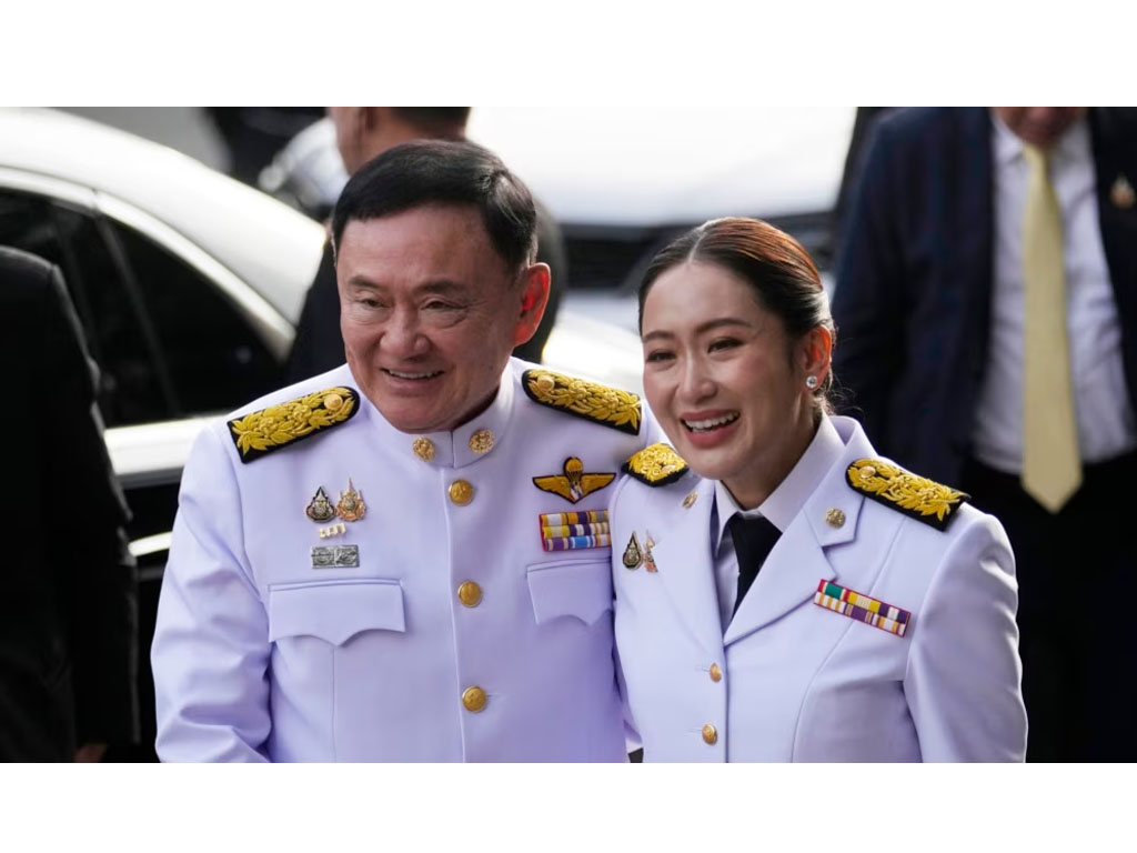 Thaksin Shinawatra dan putrinya