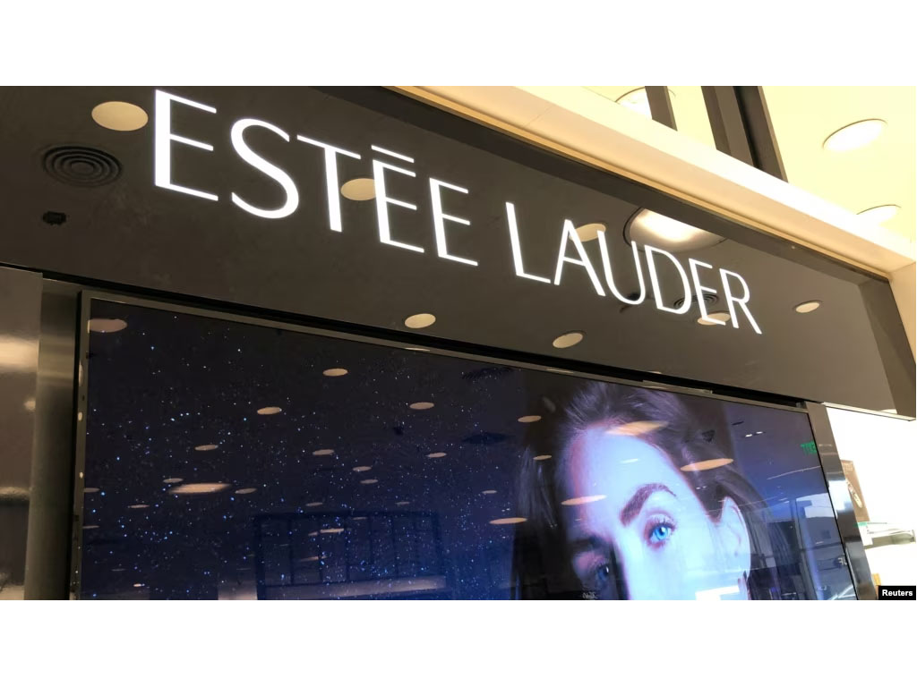 Konter kosmetik Estee Lauder di LA