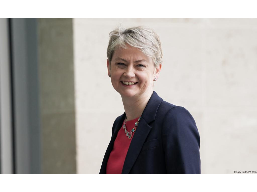Menlu Inggris Yvette Cooper