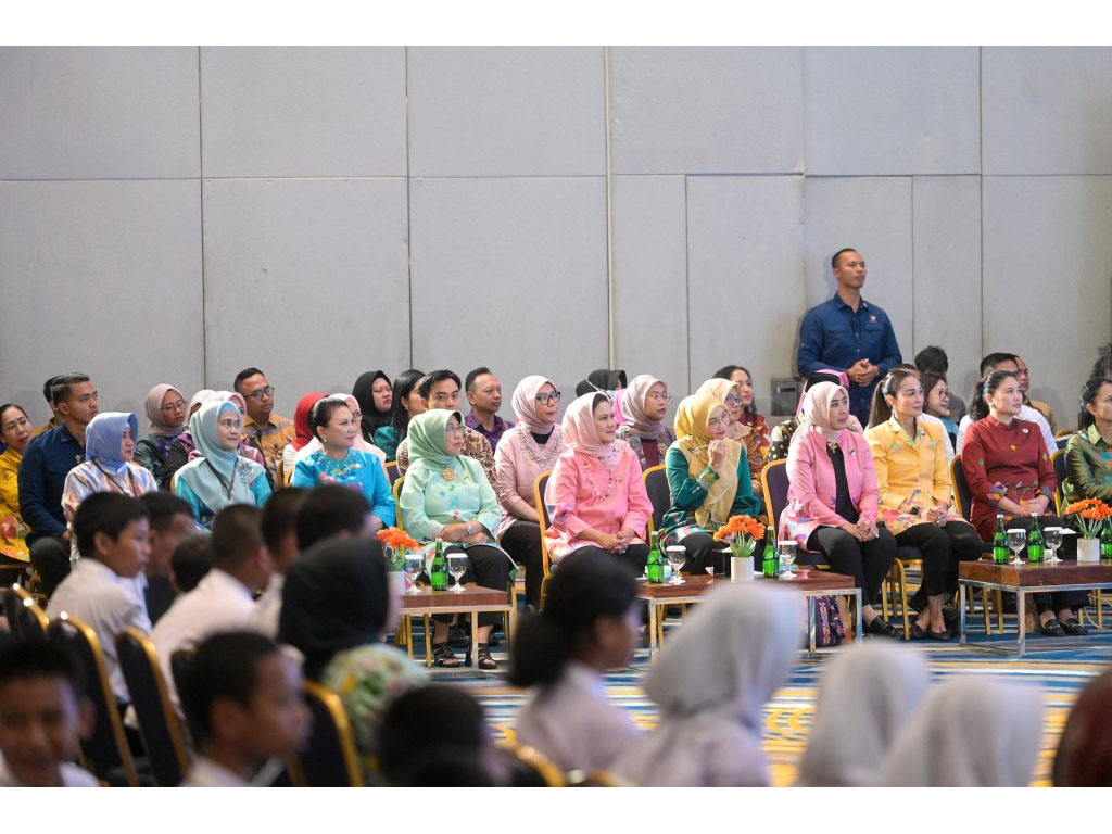 Iriana sosialisasi bahaya nakoba di makassar