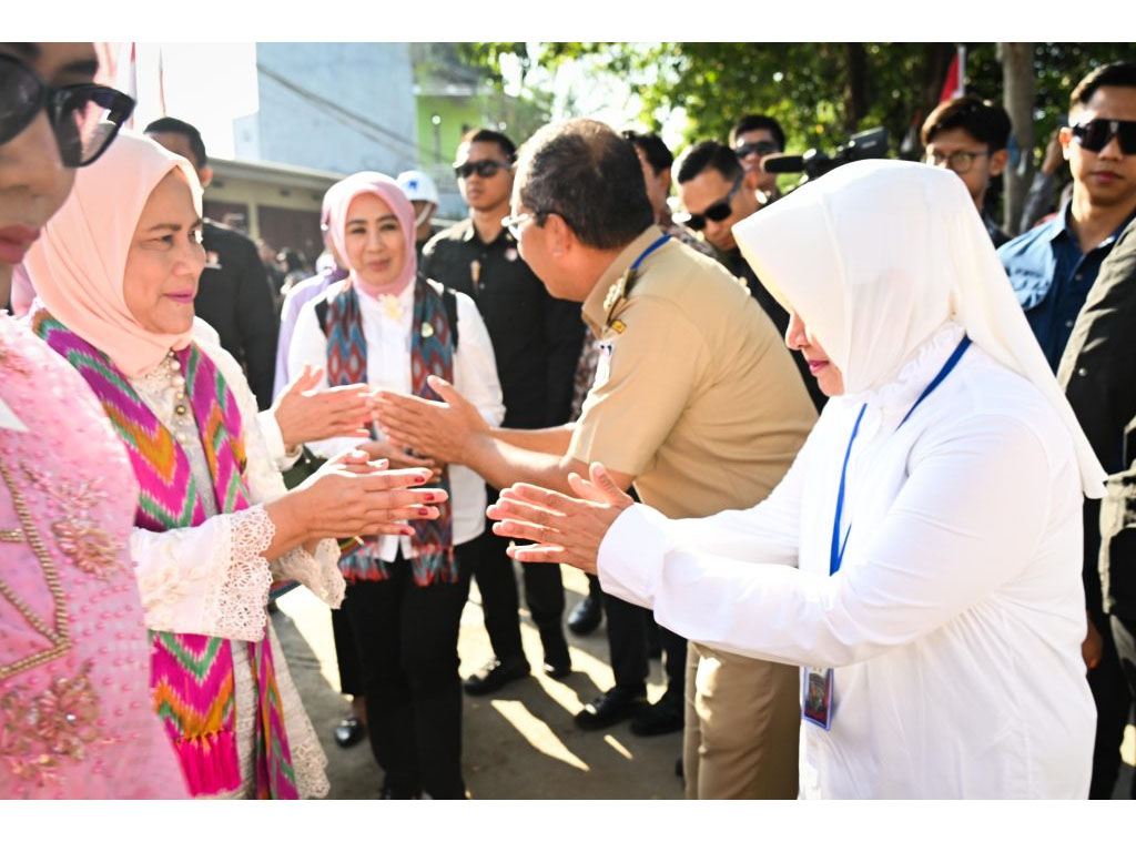 Iriana kunjungi posyandu di Makassar