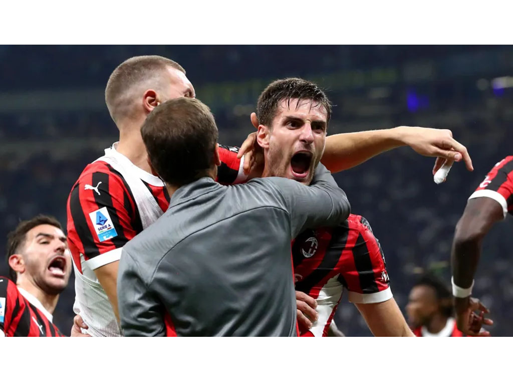 Matteo Gabbia rayakan gol milan
