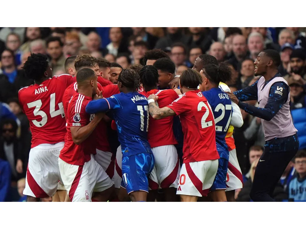 keributan pemain chelsea dan forest